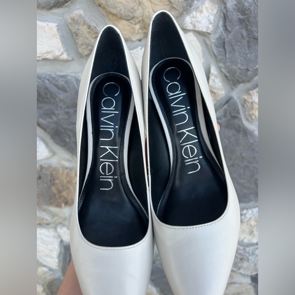 Calvin Klein White Leather Stilleto Heels Pumps 9M Bridal Wedding Career Formal - Picture 5 of 9